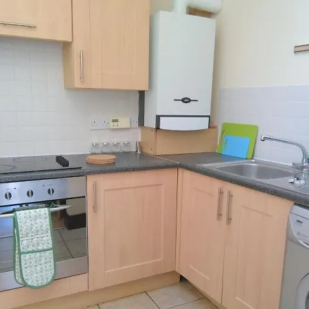 Large 3 Bed Sleeps 8