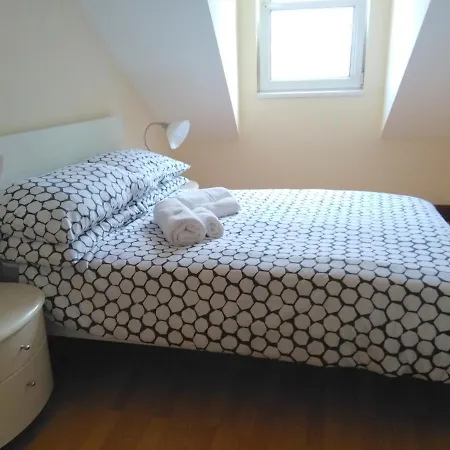 Large 3 Bed Sleeps 8 Apartment Dublin