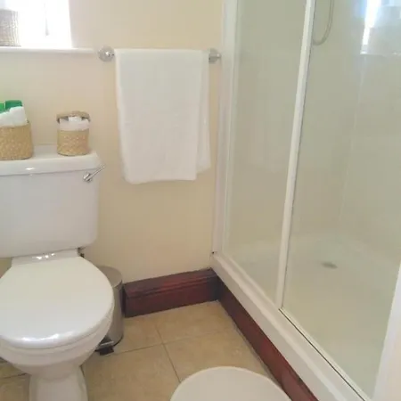 Large 3 Bed Sleeps 8 Apartment