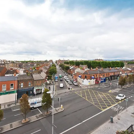 Large 3 Bed Sleeps 8 * Dublin
