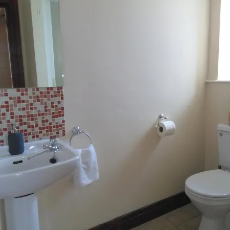 Large 3 Bed Sleeps 8 Apartment *