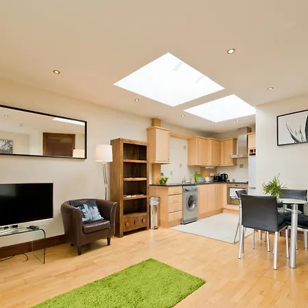 Large 3 Bed Sleeps 8 Apartment Dublin