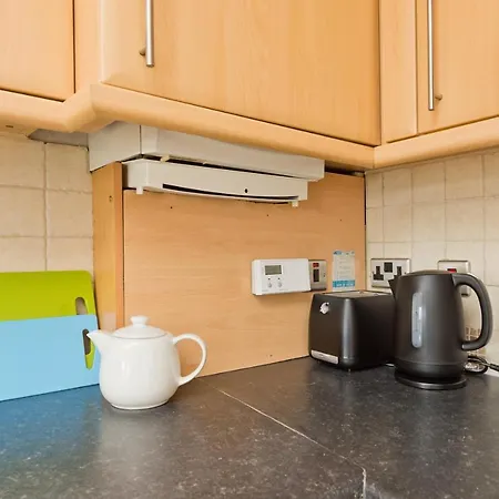 Large 3 Bed Sleeps 8