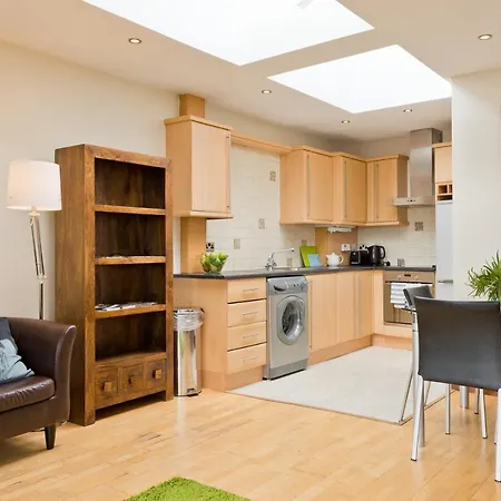 Apartment Large 3 Bed Sleeps 8 *