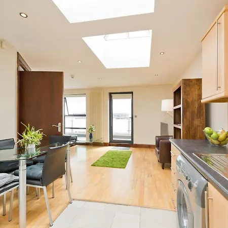 Large 3 Bed Sleeps 8 Dublin